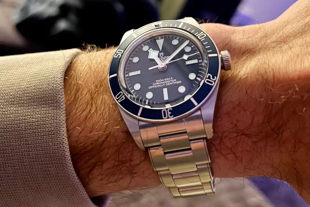 A photograph of the Tudor Black Bay 58 in navy blue showing a darker shade.